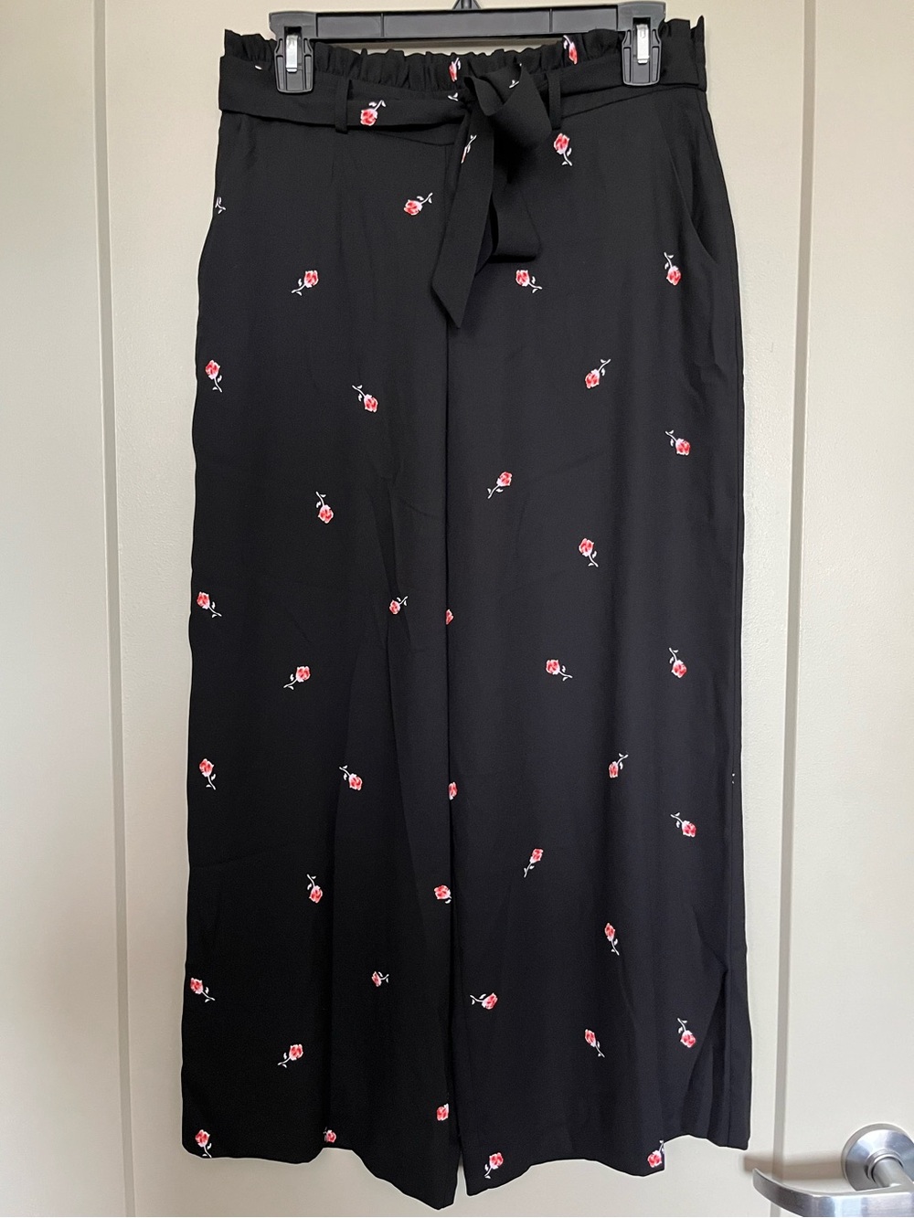 Cropped Wide Leg Pants with Floral Print and Tie Waist
